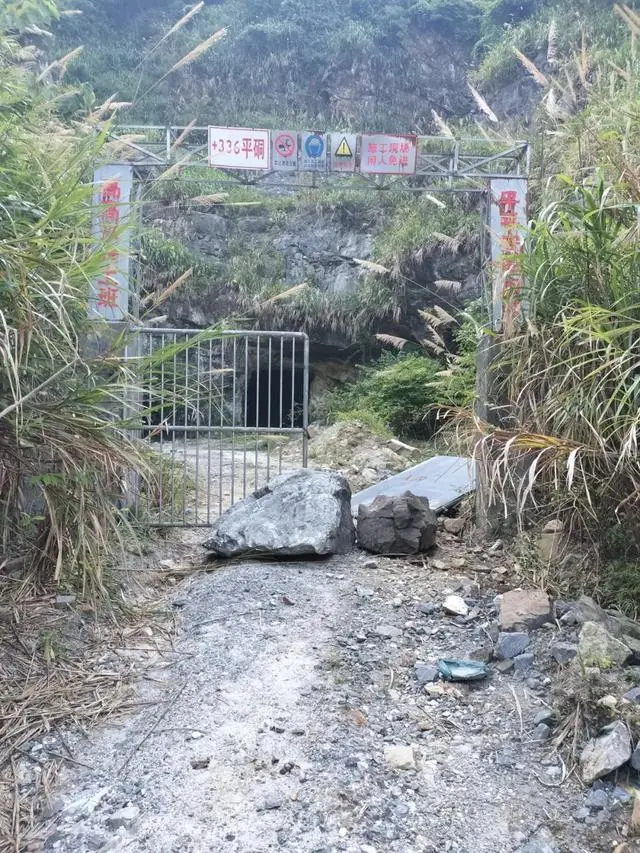 杭州废弃矿洞铁门被扒开成“网红避暑胜地” 13年前曾发生惨痛悲剧